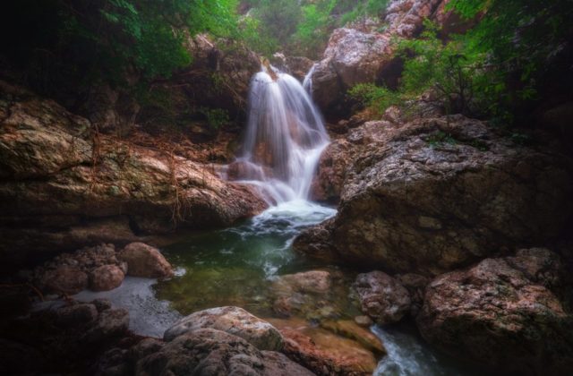 Родниковский водопад в балке Боса (Байдарская долина)